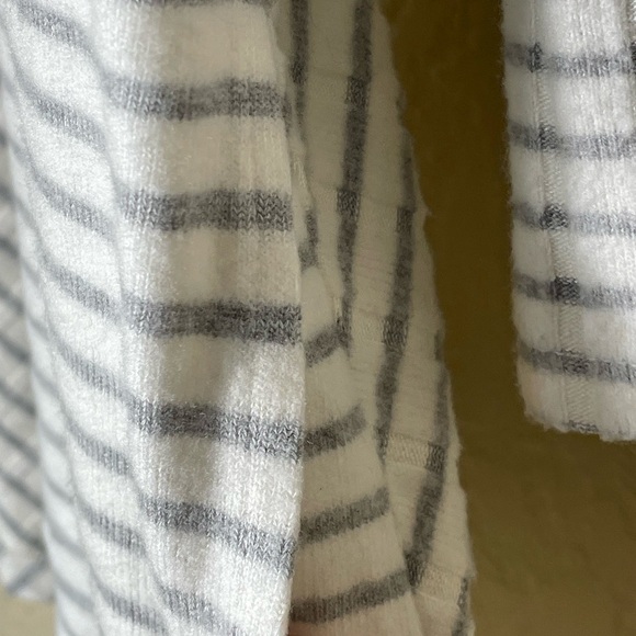 Chico's Zenery White with Gray Stripes Open Front Cardigan Knit Sweater Size 0 - Picture 5 of 8